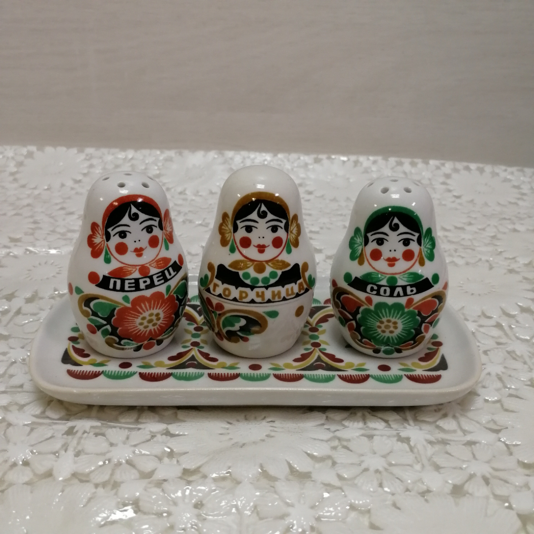 Набор для специй "Матрёшки" на подносе, фарфор Вербилки. Картинка 1